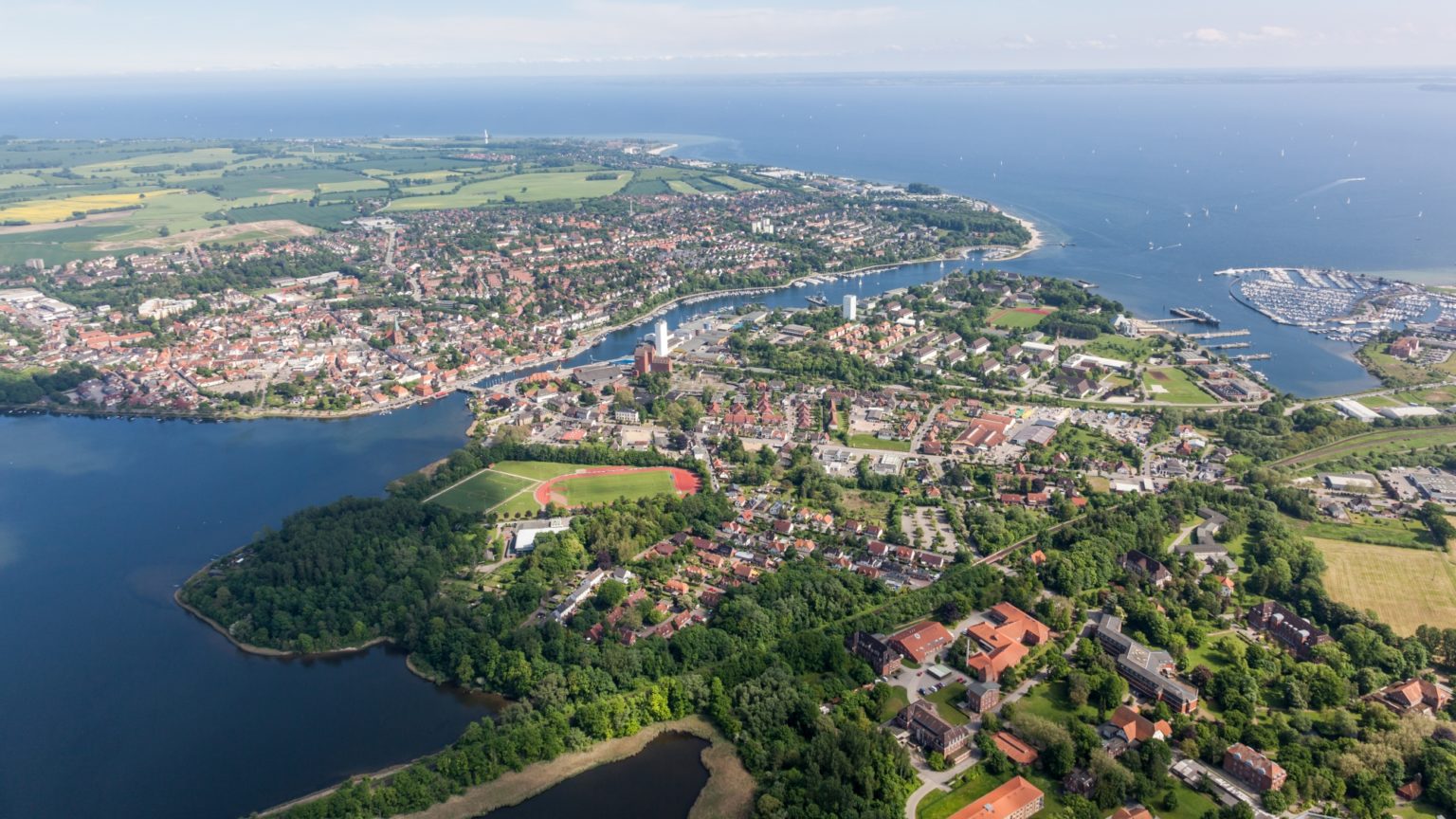 Luftbild Neustadt in Holstein mit Binnenwasser (Aludibond 100x50cm
